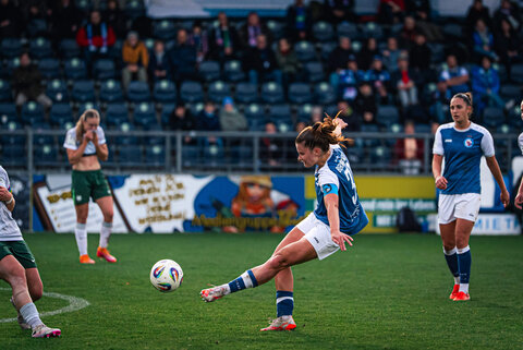 Zwei Spielerinnen des FFC Turbine Potsdam